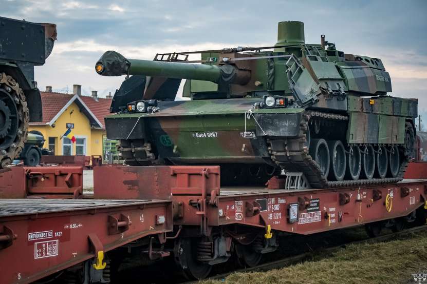 Se pregătește NATO de război?