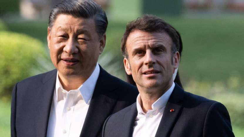 Președintele Franței Emanuel Macron a plecat în China cu idei europene și s-a întors cu idei  chinezești. Acuma el se opune livrării de muniții către Ucraina!