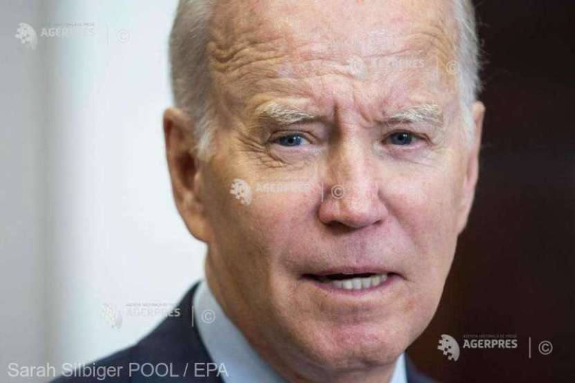 Președintele Biden nu își găsește ieșirea din scenă. La propriu. Omul care pretinde că ar conduce cea mai puternică țară din lume suferă de demență senilă