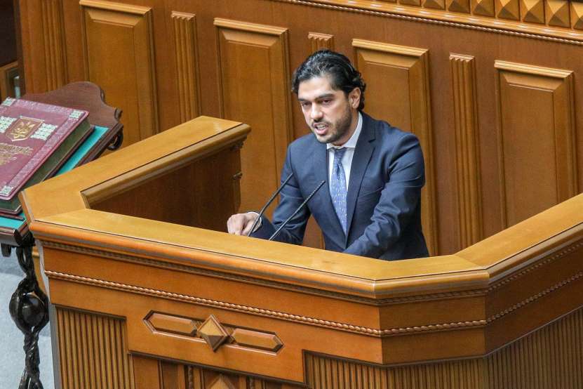 Deputatul Radei Supreme a Ucrainei Geo Leros îl acuză pe președintele Zelenski de înaltă trădare! Din două, una: ori deputatul Leros a înnebunit, ori SUA încep să-și ia mâinile de pe drogat