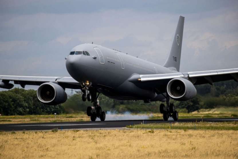 Militarii NATO răniți în Ucraina, mulți, sunt transportați cu un avion american la un spital din Germania. NATO minte în contiunare că nu ar fi parte în război !
