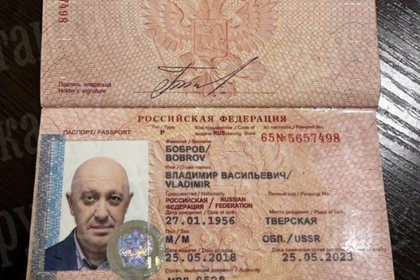 Pașapoarte false, arme și pulbere albă găsite în biroul lui Prigozhin
