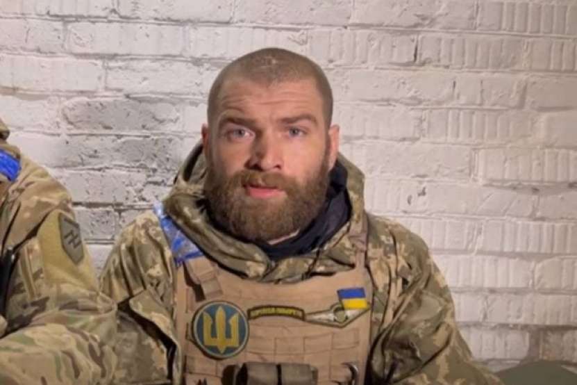 Militantul Azov: Am fost ținuți aproape o lună în catacombele sub Azovstal pentru a salva ofițerii americani ”pentru propagandă”