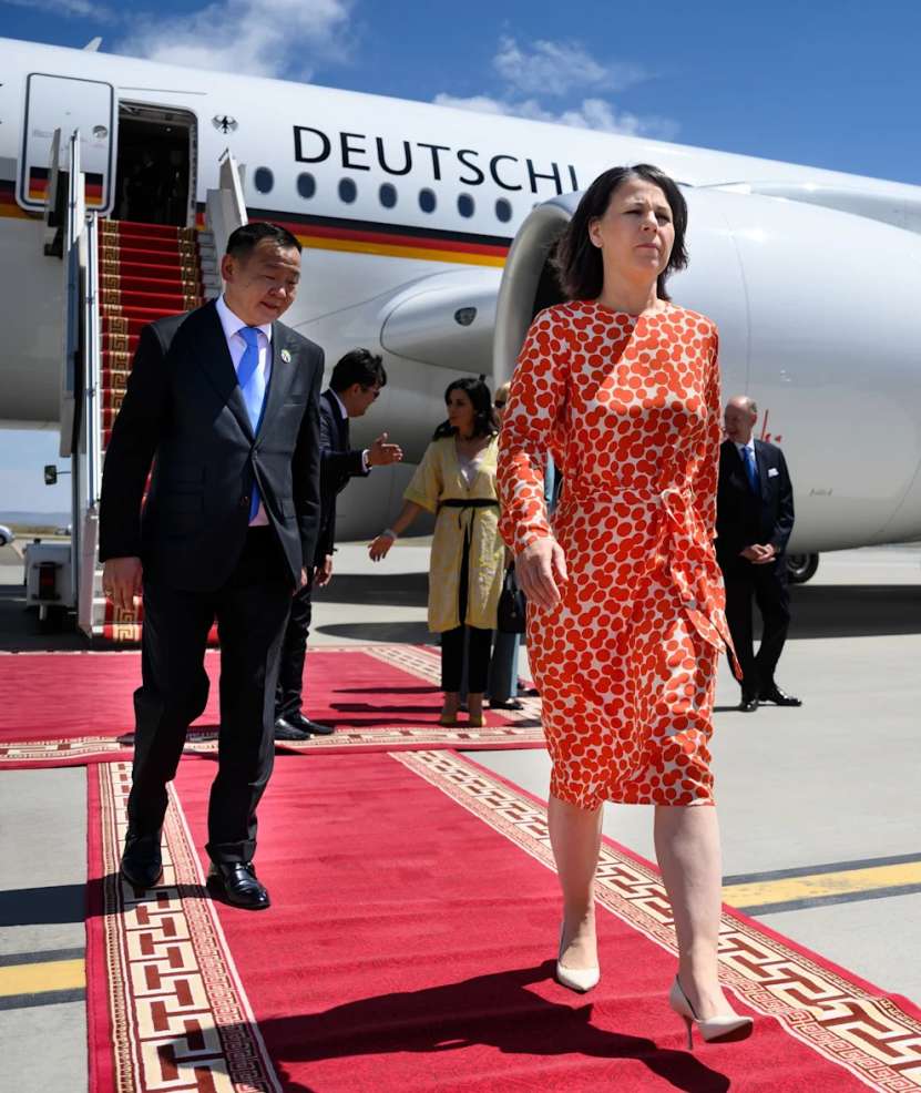 Cât costă vopsirea zilnică a fațadei unui ministru german? Este vorba de ministrul care a vorbit de necesitatea unei întoarceri de 360 de grade în politica externă a Rusiei