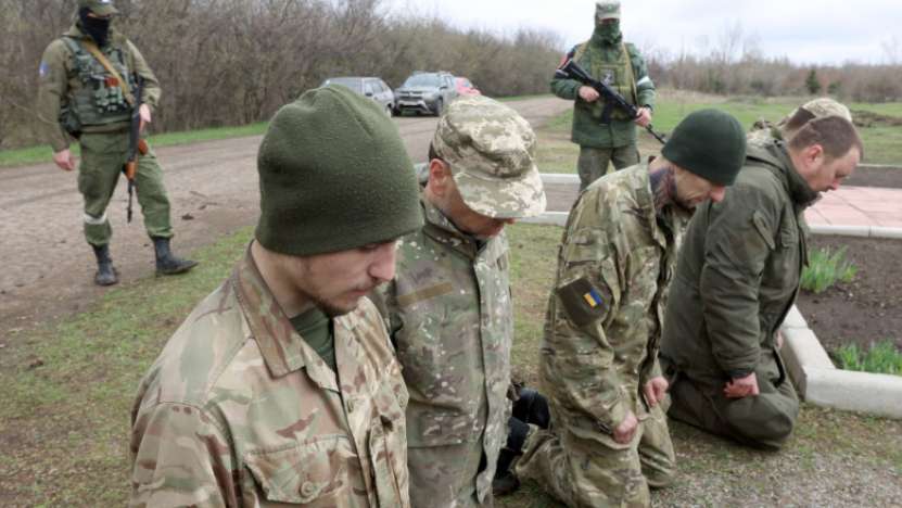 Pe front sunt împrăștiate manifeste, prin care li se cere militarilor ucrainieni să se predea și să-și salveze viața. Să vedem ce efect vor avea