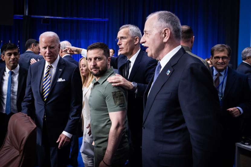 Un fost spion american despre dilema lui Zelenski și prohodul NATO