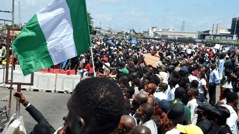 Proteste în masă în Nigeria împotriva invaziei Nigerului de către ECOWAS
