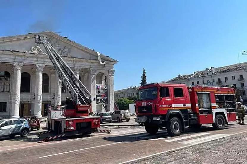 Informații de ultimă oră despre Teatrul din Cernihiv lovit de o rachetă rusească