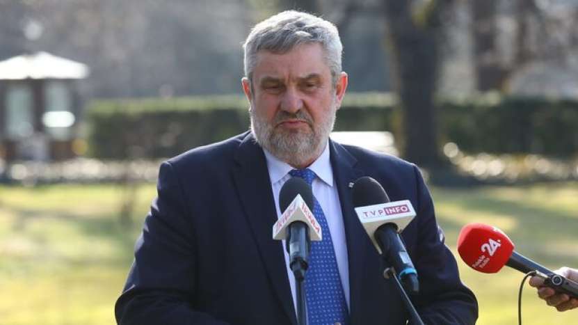 În Polonia, oficiali guvernamentali vorbesc despre Apocalipsa agriculturii poloneze. Oficialii români tac, ca de obicei
