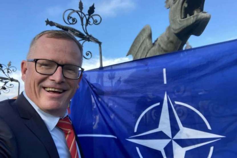 Un nazist înnăscut, Günther Fehlinger (n. în 1968 în Austria), cere să fie bombardat Belgradul „chiar acum”, în contextul tensiunilor cu Kosovo!