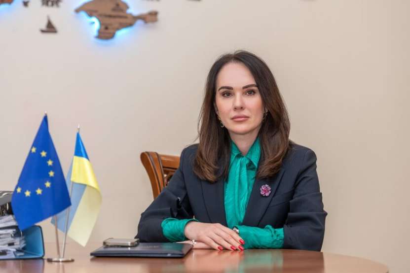 Altă scenă de schizofrenie: în timp ce e la pământ și cu cizma rusească pe gâtul ei, Ucraina pretinde de la Rusia despăgubiri de război!