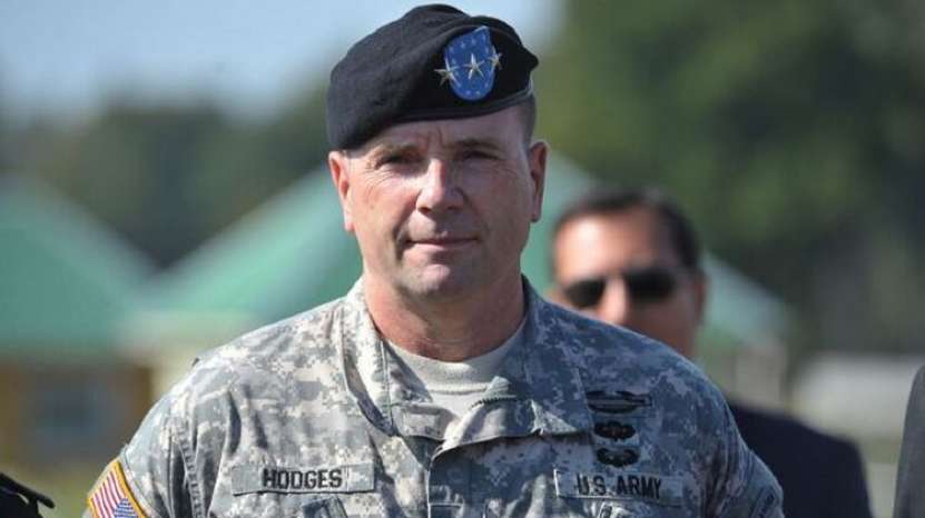 Un ipocrit care până acuma a instigat permanent la război, generalul SUA Ben Hodges, s-a răsucit cu 180 de grade. Oare toți generalii americani sunt la fel?