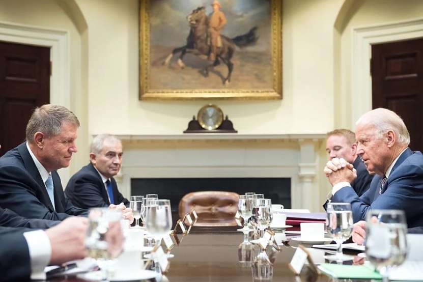 După Forumul Economic Mondial de la Davos, anti-românul Iohannis bagă România în război!