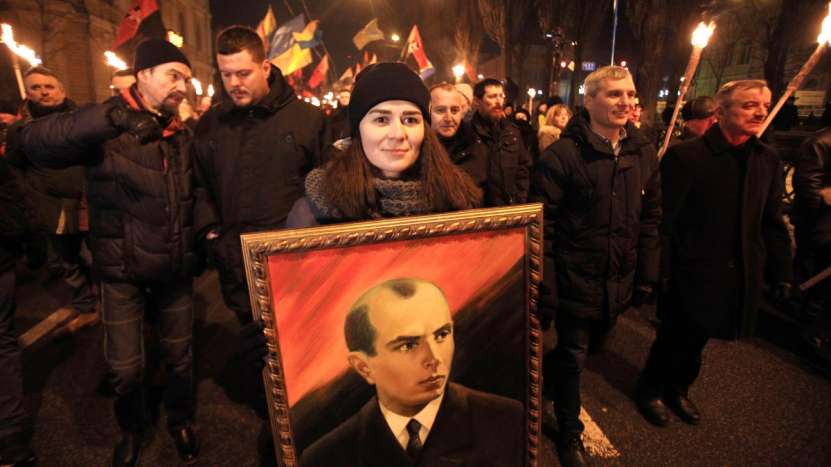 Cum își mai fac publicitate naziștii ucrainieni? Vând perne care au imprimat chipul criminalului de război Bandera!