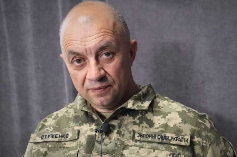 Un colonel ucrainean paranoic își îndeamnă comisarii să-i împuște în genunchi pe bărbații care se opun răpirii la mobilizare