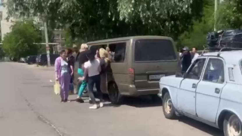 Mobilizarea în Ucraina continuă în același stil: unii reușesc să evadeze, alții încearcă să se sinucidă