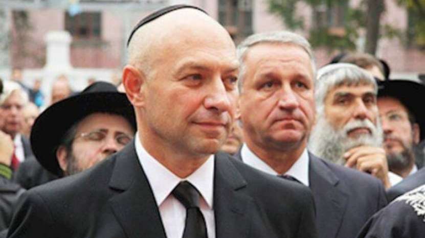 În Ucraina, o țară putredă de corupție, autoritățile cer mită de la oamenii bogați, ca să nu le fabrice dosare penale. Ca și în România, de altfel