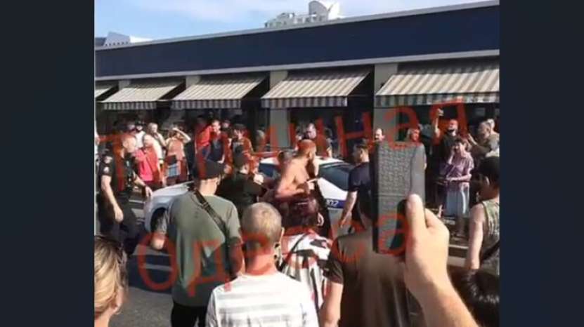 Vești bune:  în Ucraina răscoala în masă se apropie! La Odesa, între poliția cu mobilizarea și cetățeni a avut loc un schimb de focuri