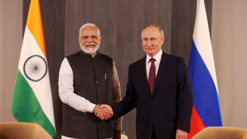 „Încercărilor Occidentului de a izola Rusia au eșuat. Vladimir Putin este invitat în vizită oficială în India”  (Bloomberg)