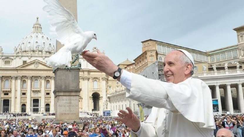 Papa Francisc: „NATO s-a dus să latre la porțile Moscovei”, iar „ucrainienii și rușii sunt fii ai aceleași mame, care trebuie să ridice un steag alb!”