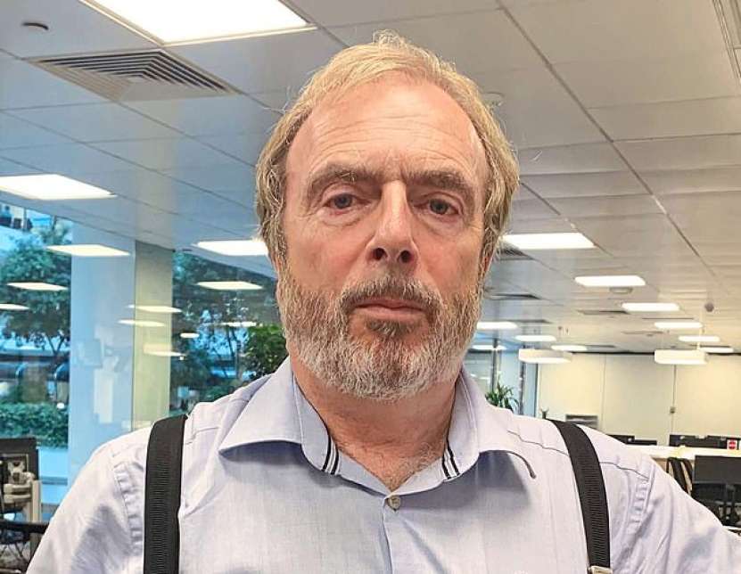 „Ne confruntăm cu norul de minciuni al propagandei politice occidentale!”  (Peter Hitchens, jurnalist britanic)