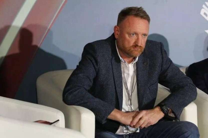 Poliția politică a lui Bolojan Vodă arestează un ziarist irlandez venit să vadă cum decurg alegerile din România