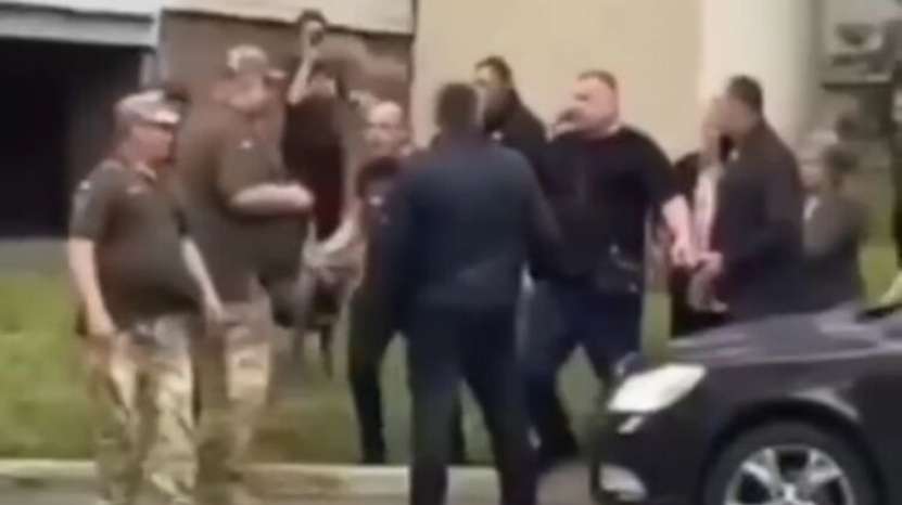 În Ucraina au deja loc răscoale împotriva mobilizării forțate. Pe când și o răscoală împotriva lui Zelensky? 