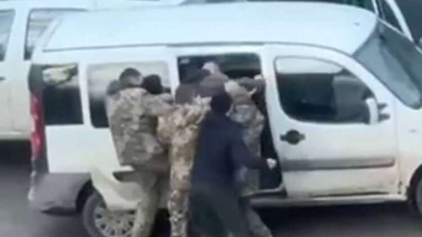 Începutul sfârșitului? Revoltele împotriva mobilizării forțate cresc ca număr și amploare. Pe când o revoluție generalizată?  Filmele violențelor aici!