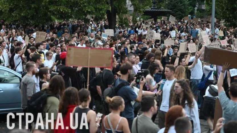 Proteste în Ucraina. Pentru că Zelenski a vrut să-și subordoneze instituțiile anticorupție conduse din SUA, e posibil ca el să aibă zilele numărate!