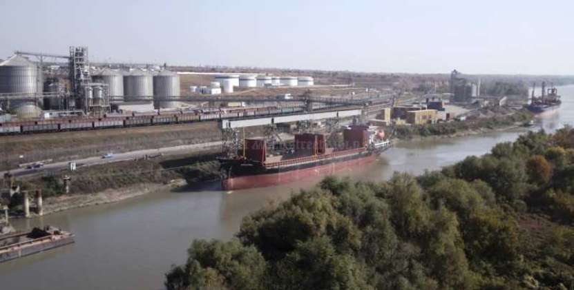 Deși se pronunță isteric pentru sancțiuni împotriva Rusiei, Ucraina cumpără petrol rusesc prin interpuși, cu adaus de preț