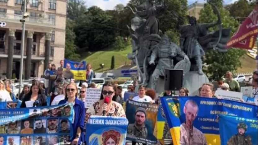 Aparținătorii soldaților declarați dispăruți, ca să nu li se dea drepturile bănești, organizează mitinguri de protest, în care denunță situația din armata ucraineană