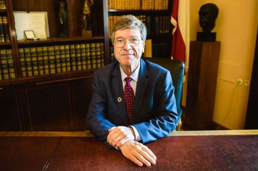 „NATO trebuia desființat simultan cu desființarea Pactului de la Varșovia. Nu trebuia transformată într-un instrument agresiv al puterii SUA extinsă la frontierele Rusiei”  (Jeffrey Sachs)