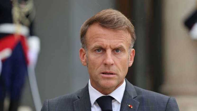 În Franța, liderii politici și șefii Armatei cer demisia lui Macron