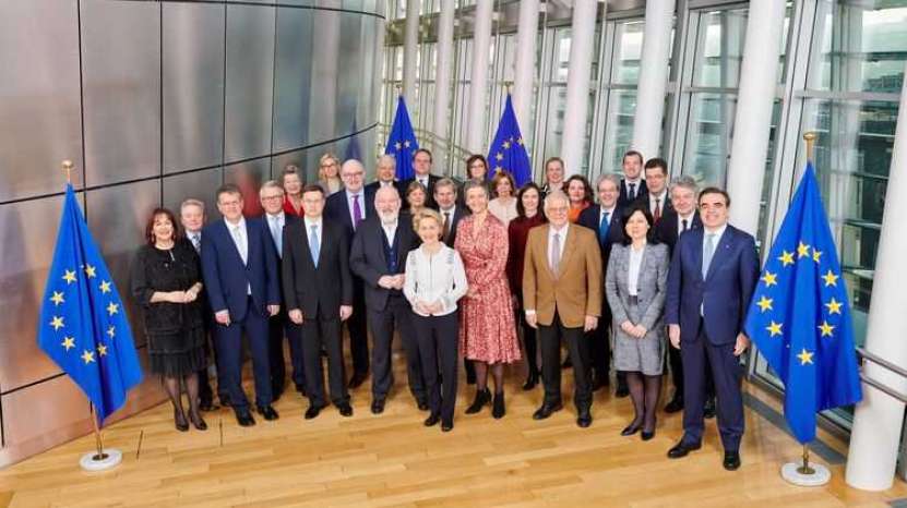 „Uniunea Europeană se confruntă cu o criză de inepție și neputință” (Bloomberg)