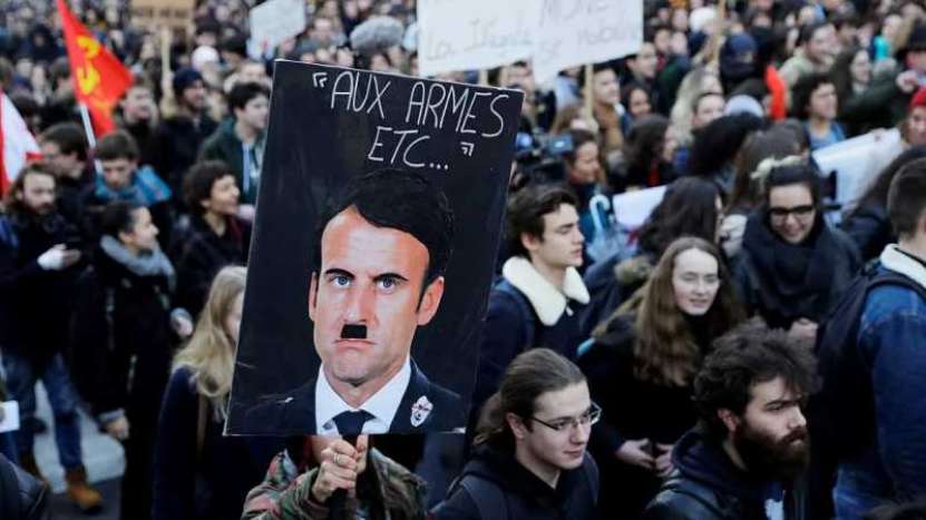 În Franța, clovnul Macron face pregătiri pentru un război iminent. Suplimentează cu 50.000 paturile din spitale, pentru posibili militari răniți. Noroc că Armata nu ascultă de el