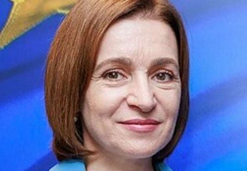 În Moldova, în urma unei campanii deșănțate pentru cetățenii din Vest și a opririi de la vot pe cetățenii din Est (Transnistria), partidul lui Șoroș a obținut 44,13 % din voturi, iar partidele de Opoziție 49,54%