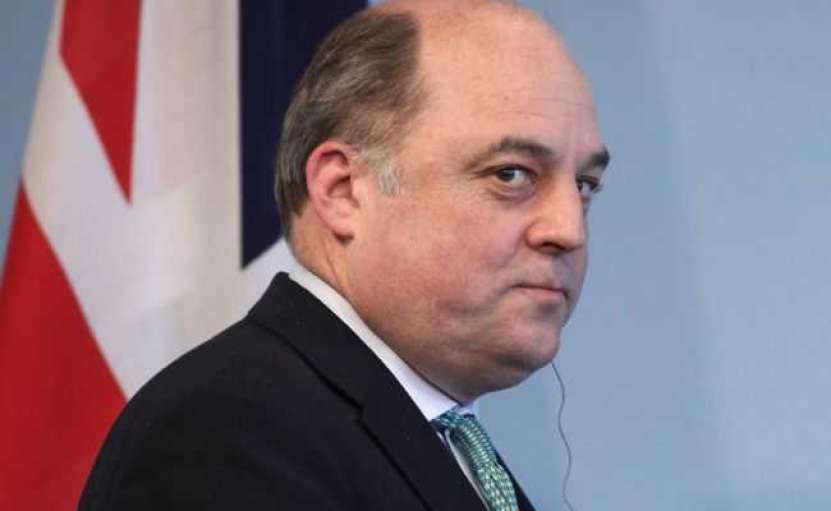 Un fost ministru britanic cere ca Peninsula Crimeea „să fie făcută de nelocuit”.  Idiotul nu se gândește că Rusia ar putea, în ripostă, să facă și Insula Anglia de nelocuit!