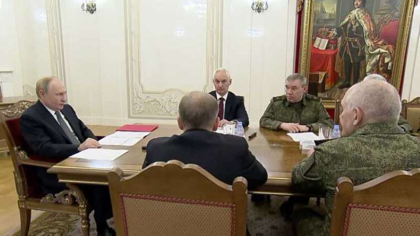 De ziua sa de naștere, președintele Vladimir Putin a ținut o ședință de lucru cu conducerea Ministerului Apărării a Federației Ruse