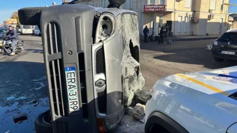 Naziștii ucrainieni cer uciderea civililor din Odesa, care s-au opus mobilizării forțate și au răsturnat mașina comisarilor militari