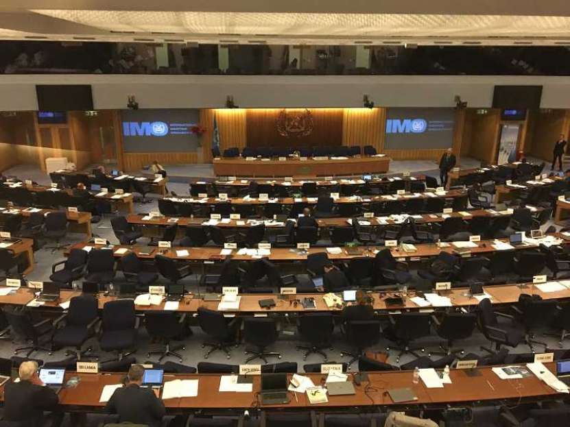 La ședința OIM de la Londra din octombrie a.c., diplomații americani i-au amenințat brutal pe delegații țărilor participante, să nu impună SUA taxe pentru poluarea făcută cu transportul maritim