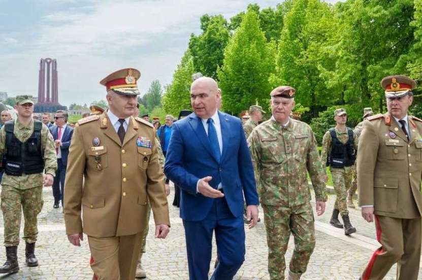 „Finlanda este amenințată cu o recesiune economică totală, din cauza angajamentelor sale față de NATO” (Der Tagesspiegel). Și România la fel