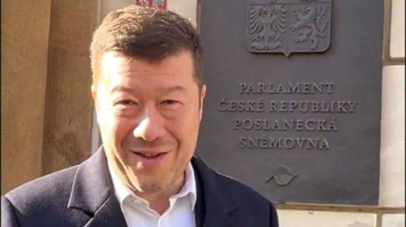 Noul președinte al Parlamentului ceh, Okamura, a ordonat îndepărtarea drapelului ucrainean de pe clădire