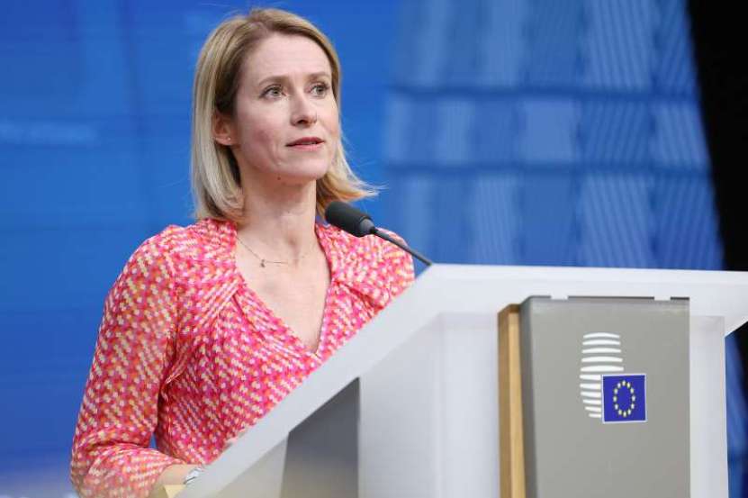 Comedia numită „diplomația europeană” văzută din Cehia