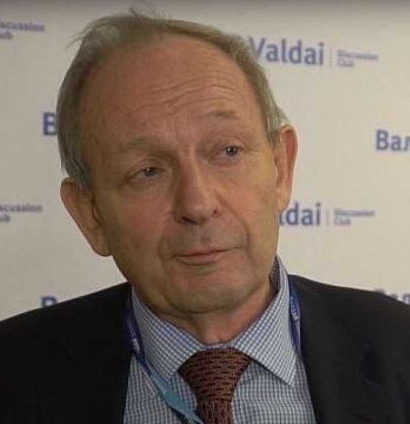 Alistair Crook, diplomat britanic: ”UE este interesată în a organiza provocări, pentru a atrage SUA într-un război împotriva Rusiei!”