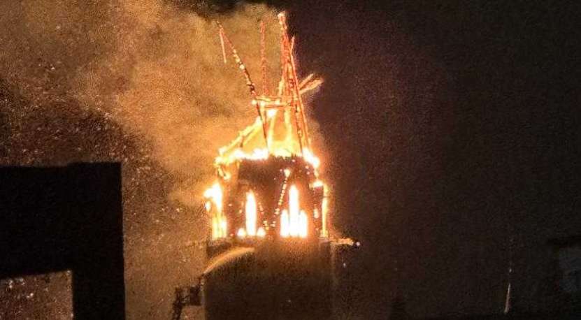 Fiți bineveniți în Europa culturii!  În Occident, musulmanii se distrează de Anul Nou 2026, dând foc la vechile biserici catolice