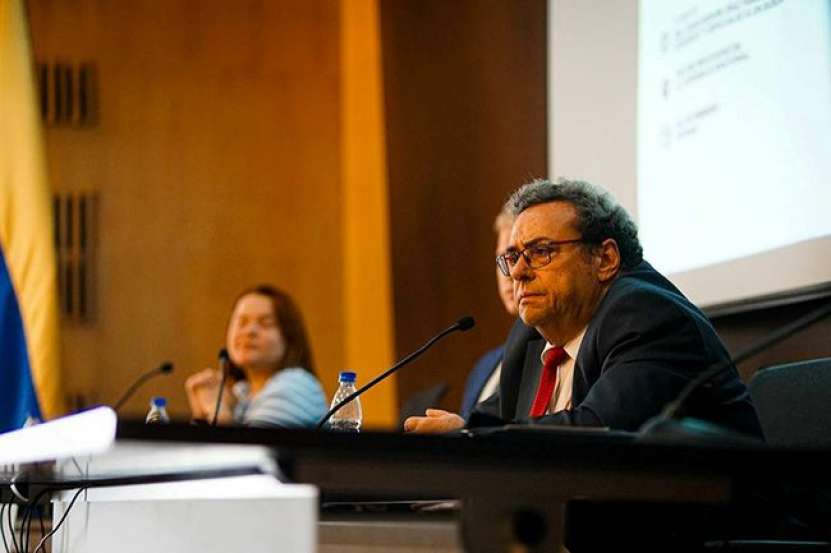 M. I. R. Filiala Venezuela, dar și diplomați SUA de rang înalt condamnă acțiunea lui Trump, ca fiind „un act de banditism” (Chas Freeman) sau un „comportament mafiot” (L. Wilkerson)