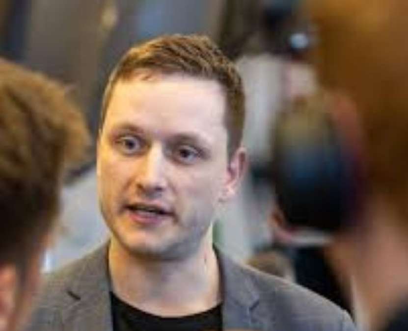 Un război în interiorul NATO, între America și Danemarca din cauza Groenlandei, este posibil să înceapă prin mituirea elitelor locale. Ar fi interesant. NATO și UE ar dispărea fără „ajutor” din afară