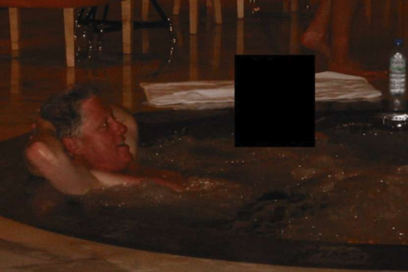 Fostul președinte american Bill Clinton a fost acuzat de pedofilie în dosarul Epstein. Un diplomat rus speră să se facă o reconstituire (probabil cu o păpușă gonflabilă!)