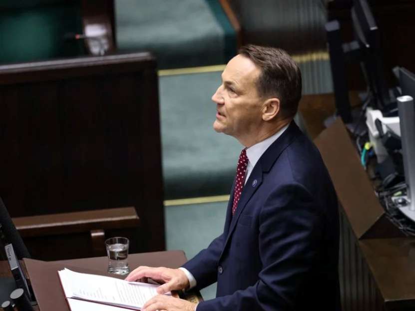 „Actualul război din Ucraina va determina care va fi al treila pol mondial de putere, după SUA și China, în lumea multipolară ce se prefigurează: Rusia sau UE?” (R. Sikorski)