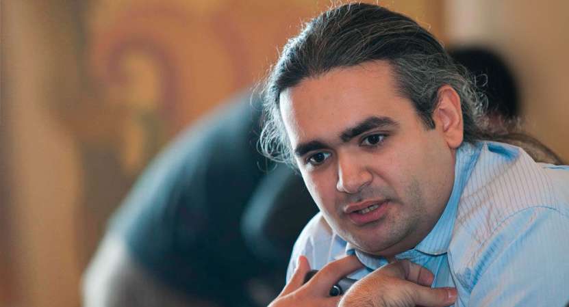 În România, în decembie 2024 liderii UE au anulat alegerile, pentru a împiedica venirea la putere a unui candidat pe care ei nu îl voiau. Acuma construcția politică falsificată se dărâmă